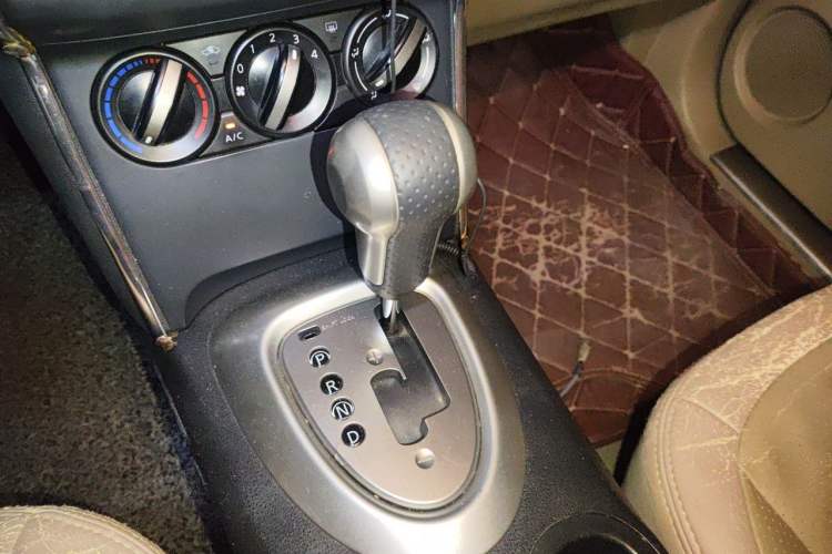 Used Nissan Qashqai 2012 2.0 XL Fire CVT 2WD Gear Lever
