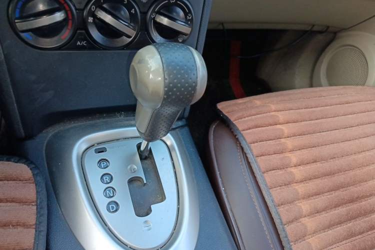 Used Nissan Qashqai 2012 2.0 XL Fire CVT 2WD Gear Lever