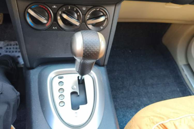 Used Nissan Qashqai 2012 2.0 XL Fire CVT 2WD Gear Lever