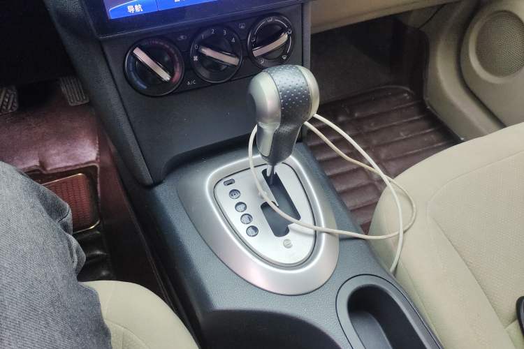 Used Nissan Qashqai 2012 2.0 XL Fire CVT 2WD Gear Lever