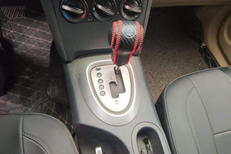Used Nissan Qashqai 2012 2.0 XL Fire CVT 2WD Gear Lever