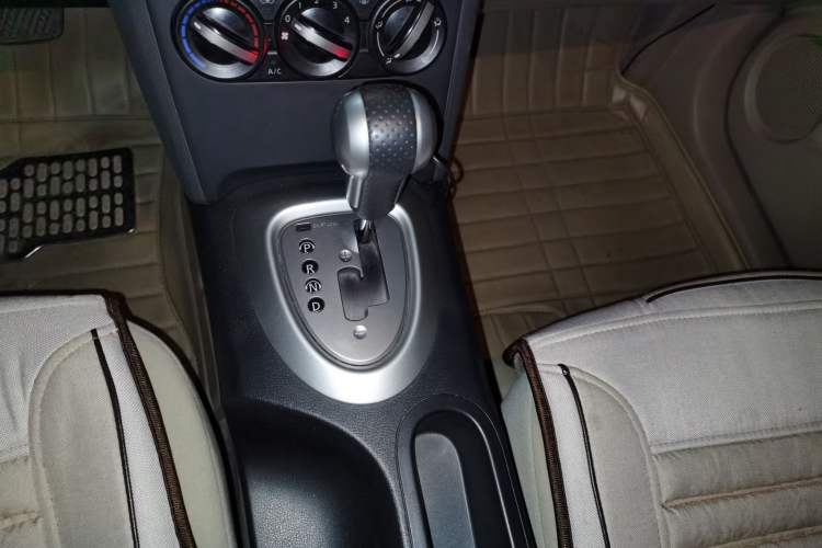 Used Nissan Qashqai 2012 2.0 XL Fire CVT 2WD Gear Lever