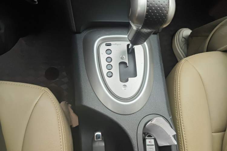 Used Nissan Qashqai 2012 2.0 XL Fire CVT 2WD Gear Lever