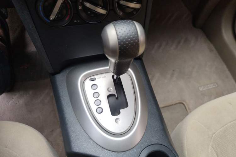 Used Nissan Qashqai 2012 2.0 XL Fire CVT 2WD Gear Lever