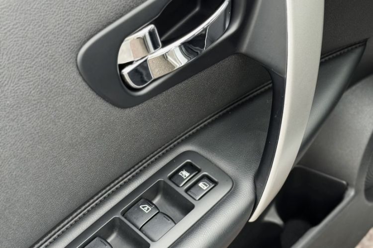 Used Nissan Qashqai 2012 2.0 XV LE CVT 2WD Interior 4