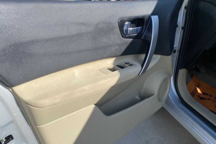 Used Nissan Qashqai 2012 2.0 XL Fire 6MT 2WD Interior 4