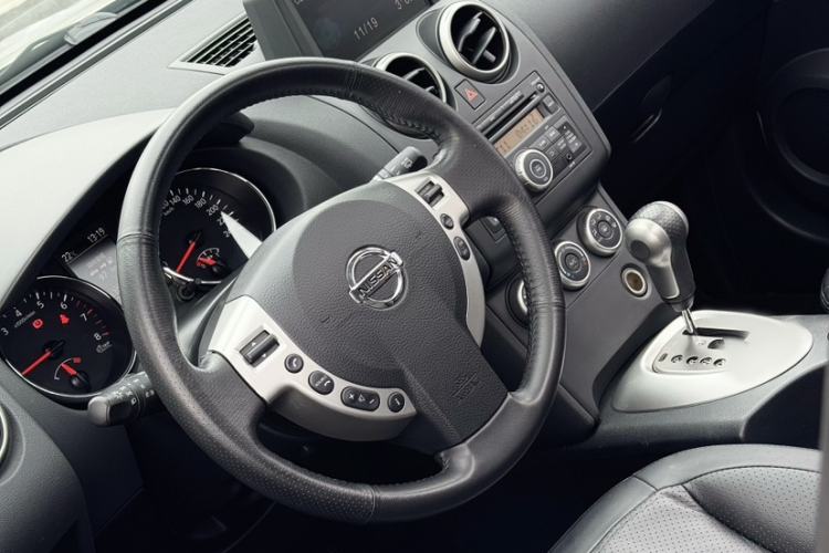 Used Nissan Qashqai 2012 2.0 XV LE CVT 2WD Interior 5
