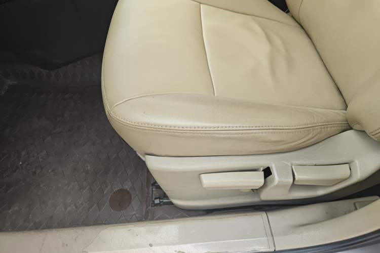 Used Nissan Qashqai 2012 2.0 XL Fire CVT 2WD Left Front Seat