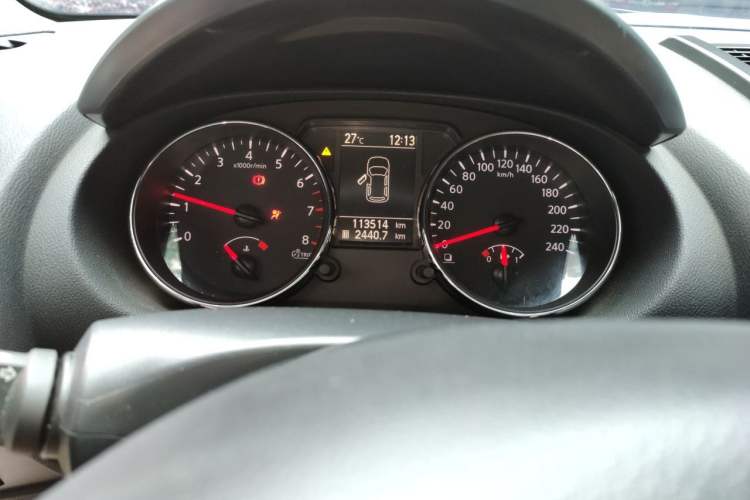 Used Nissan Qashqai 2012 1.6XE Wind 5MT 2WD Odometer Close Up
