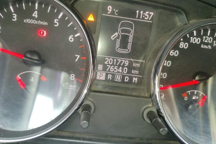 Used Nissan Qashqai 2012 2.0 XV LE CVT 2WD Odometer Close Up