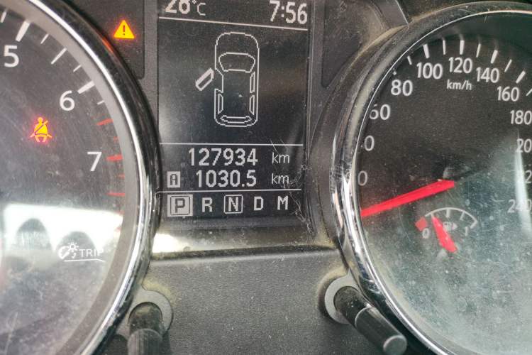 Used Nissan Qashqai 2012 2.0 XV Dragon CVT 4WD Odometer Close Up