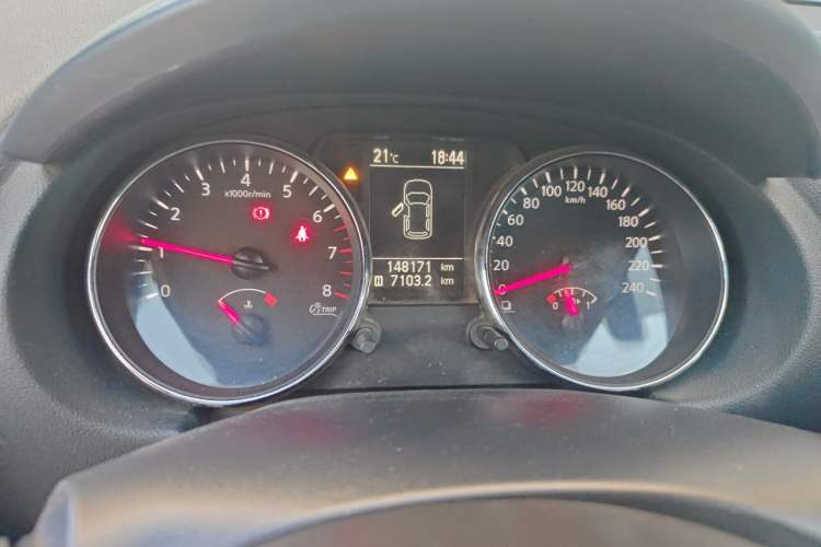 Used Nissan Qashqai 2012 1.6XE Wind 5MT 2WD Odometer Close Up