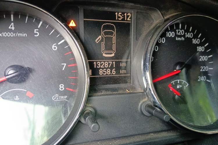 Used Nissan Qashqai 2012 2.0 XV LE CVT 2WD Odometer Close Up