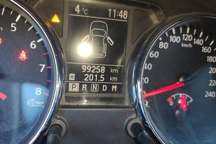 Used Nissan Qashqai 2012 2.0 XV LE CVT 2WD Odometer Close Up