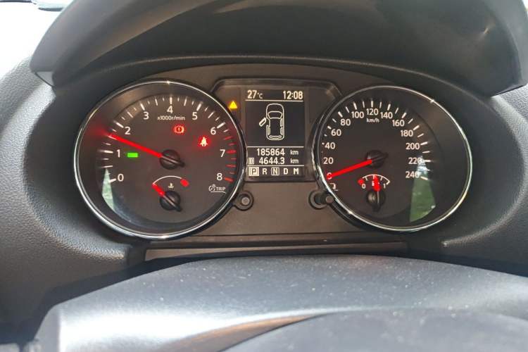 Used Nissan Qashqai 2012 2.0 XV LE CVT 2WD Odometer Close Up