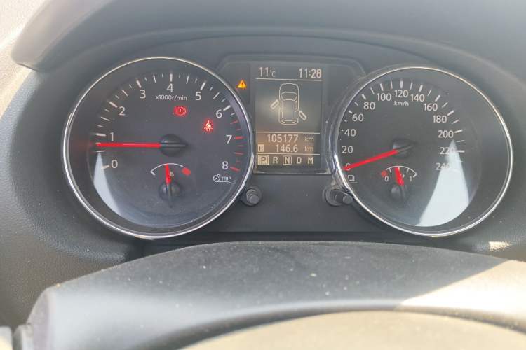 Used Nissan Qashqai 2012 2.0 XV Dragon CVT 4WD Odometer Close Up