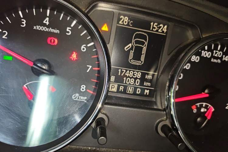 Used Nissan Qashqai 2012 2.0 XL Fire CVT 2WD Odometer Close Up
