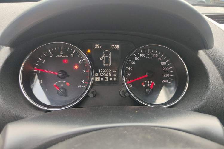 Used Nissan Qashqai 2012 2.0 XV LE CVT 2WD Odometer Close Up