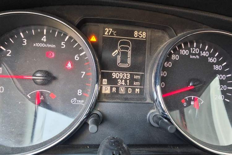 Used Nissan Qashqai 2012 2.0 XV LE CVT 2WD Odometer Close Up