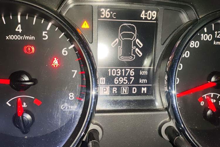 Used Nissan Qashqai 2012 2.0 XL Fire CVT 2WD Odometer Close Up