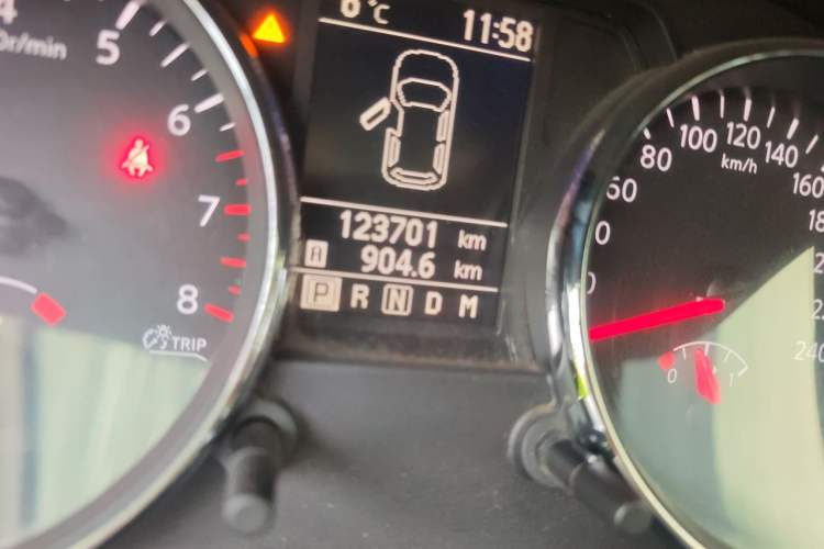 Used Nissan Qashqai 2012 2.0 XL Fire CVT 2WD Odometer Close Up