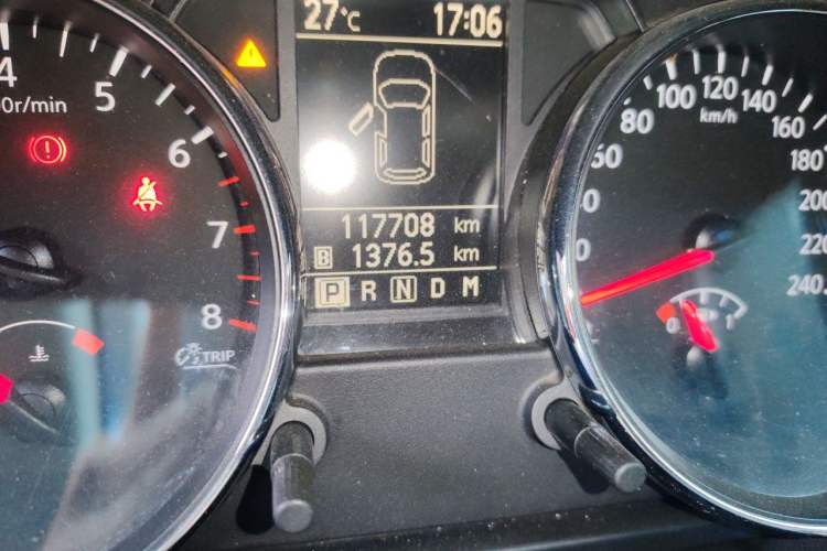 Used Nissan Qashqai 2012 2.0 XL Fire CVT 2WD Odometer Close Up