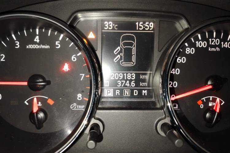 Used Nissan Qashqai 2012 2.0 XL Fire CVT 2WD Odometer Close Up
