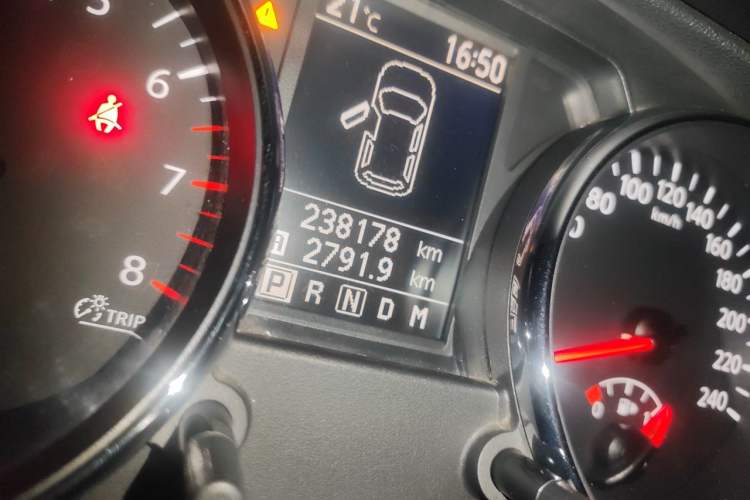 Used Nissan Qashqai 2012 2.0 XV LE CVT 2WD Odometer Close Up