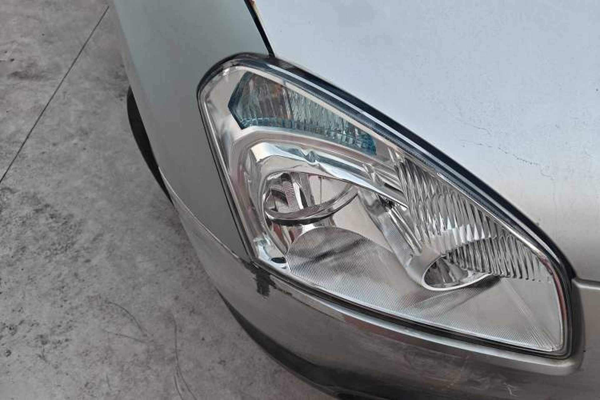 Used Nissan Qashqai 2012 2.0 XL Fire 6MT 2WD Right Front Headlight