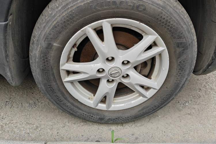 Used Nissan Qashqai 2012 2.0 XL Fire 6MT 2WD Right Front Wheel Hub