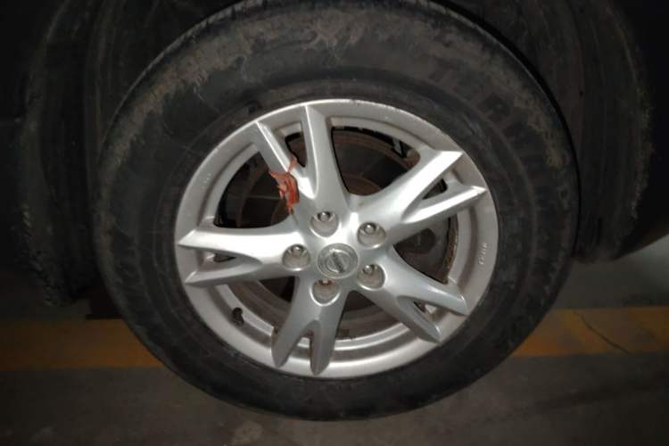 Used Nissan Qashqai 2012 2.0 XL Fire CVT 2WD Right Front Wheel Hub