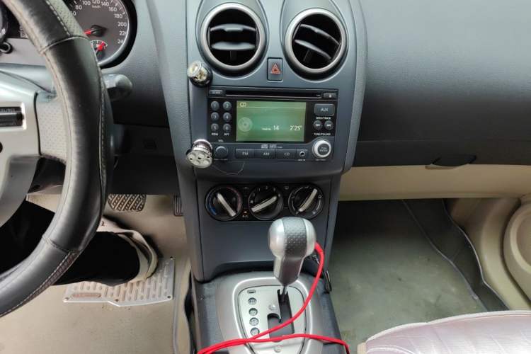 Used Nissan Qashqai 2012 2.0 XL Fire CVT 2WD Audio And AC Panel