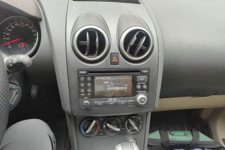 Used Nissan Qashqai 2012 2.0 XL Fire CVT 2WD Audio And AC Panel