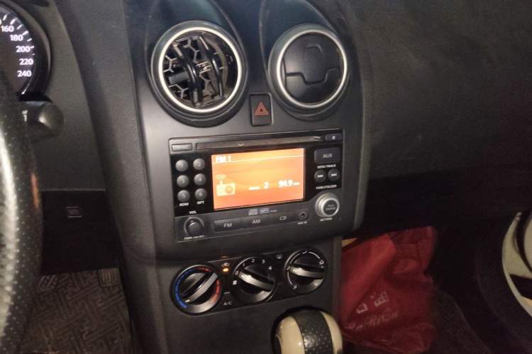 Used Nissan Qashqai 2012 2.0 XL Fire CVT 2WD Audio And AC Panel