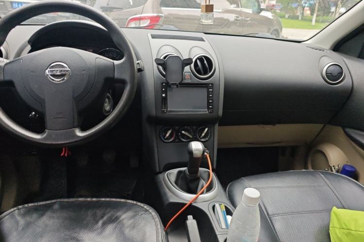 Used Nissan Qashqai 2012 1.6XE Wind 5MT 2WD Center Console