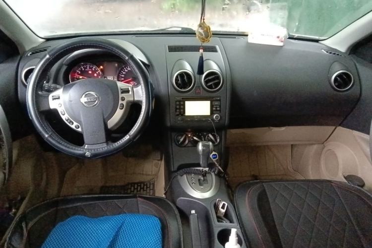 Used Nissan Qashqai 2012 2.0 XL Fire CVT 2WD Center Console