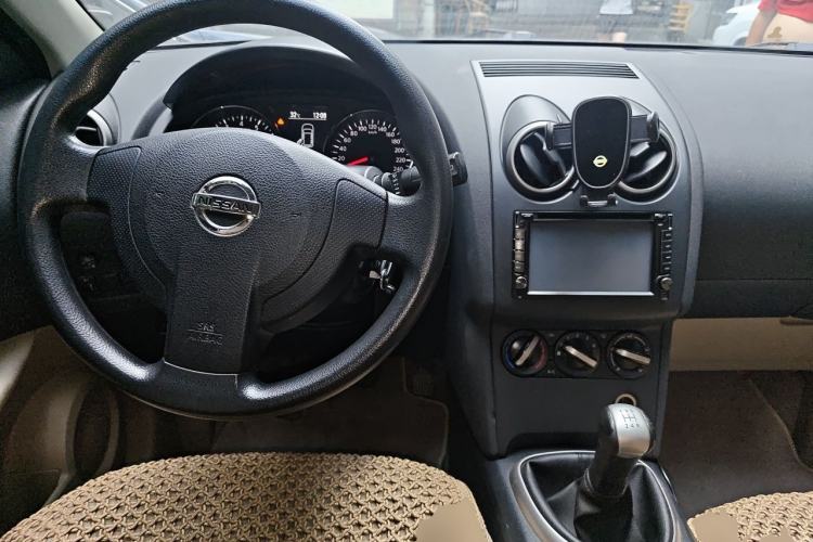 Used Nissan Qashqai 2012 1.6XE Wind 5MT 2WD Center Console