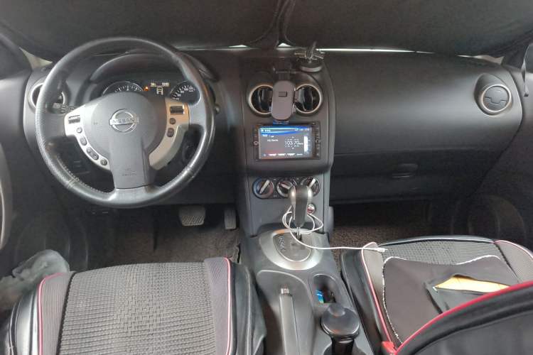 Used Nissan Qashqai 2012 2.0 XL Fire CVT 2WD Center Console