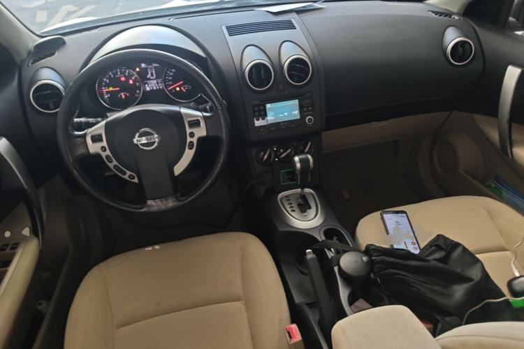 Used Nissan Qashqai 2012 2.0 XL Fire CVT 2WD Center Console