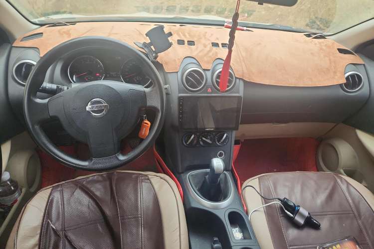 Used Nissan Qashqai 2012 1.6XE Wind 5MT 2WD Center Console