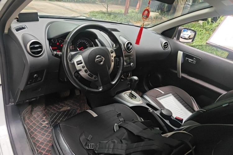 Used Nissan Qashqai 2012 2.0 XL Fire CVT 2WD Center Console