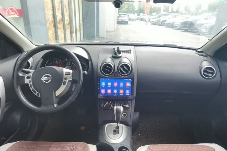 Used Nissan Qashqai 2012 2.0 XL Fire CVT 2WD Center Console