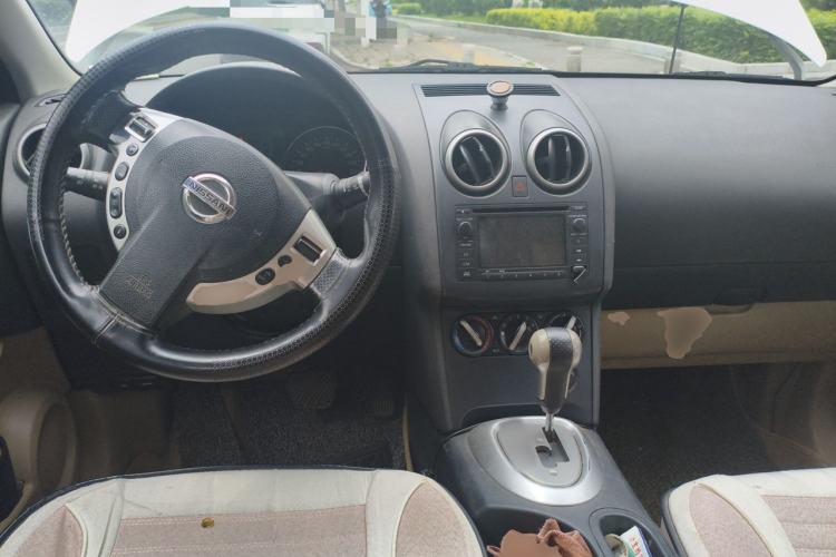 Used Nissan Qashqai 2012 2.0 XL Fire CVT 2WD Center Console
