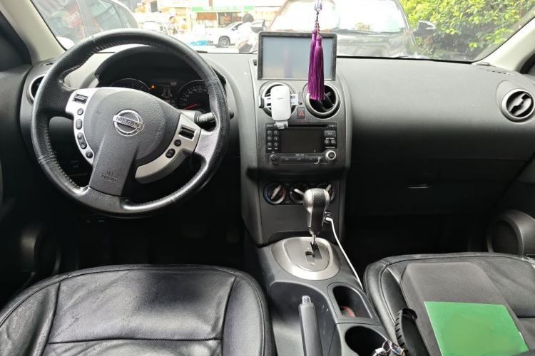 Used Nissan Qashqai 2012 2.0 XL Fire CVT 2WD Center Console