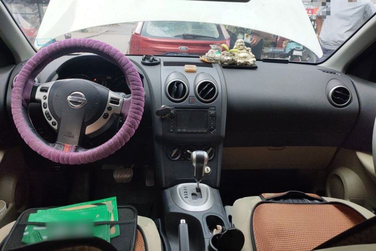 Used Nissan Qashqai 2012 2.0 XL Fire CVT 2WD Center Console