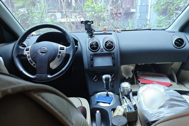 Used Nissan Qashqai 2012 2.0 XL Fire CVT 2WD Center Console