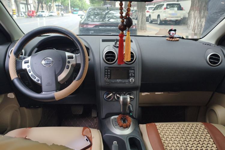 Used Nissan Qashqai 2012 2.0 XL Fire CVT 2WD Center Console