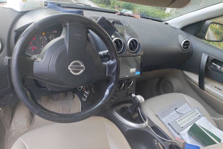 Used Nissan Qashqai 2012 1.6XE Wind 5MT 2WD Center Console