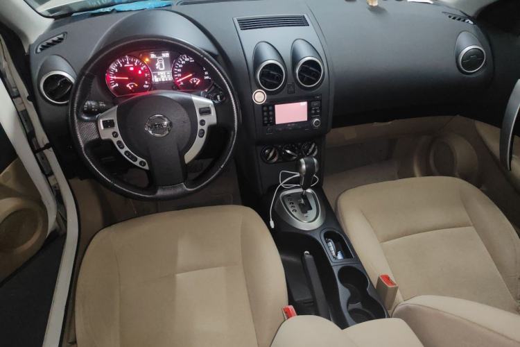 Used Nissan Qashqai 2012 2.0 XL Fire CVT 2WD Center Console