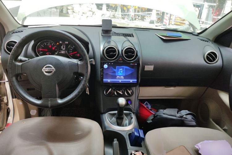 Used Nissan Qashqai 2012 1.6XE Wind 5MT 2WD Center Console